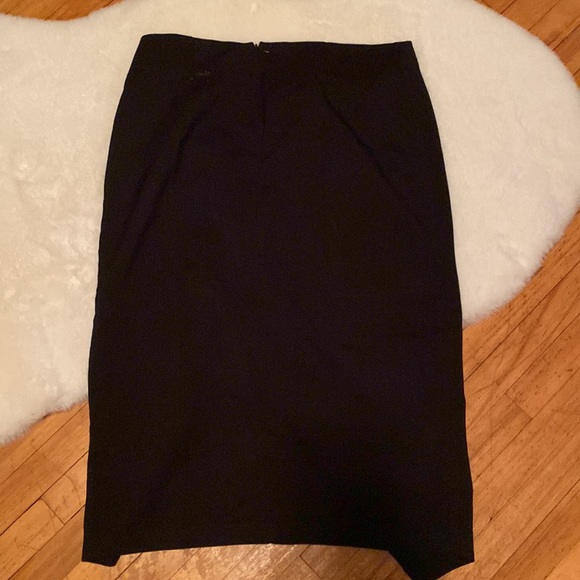 Beautiful Embroidered Pencil Skirt - Picture 4 of 5